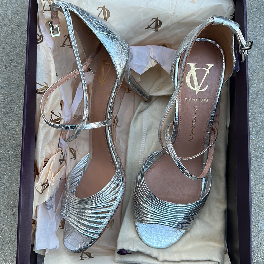 Signature Vince Camuto🩶